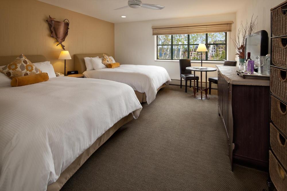 Queen Room with Two Queen Beds interior